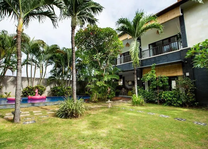 Lush Tropical Haven - 10 Minute Walk To Seminyak Beach