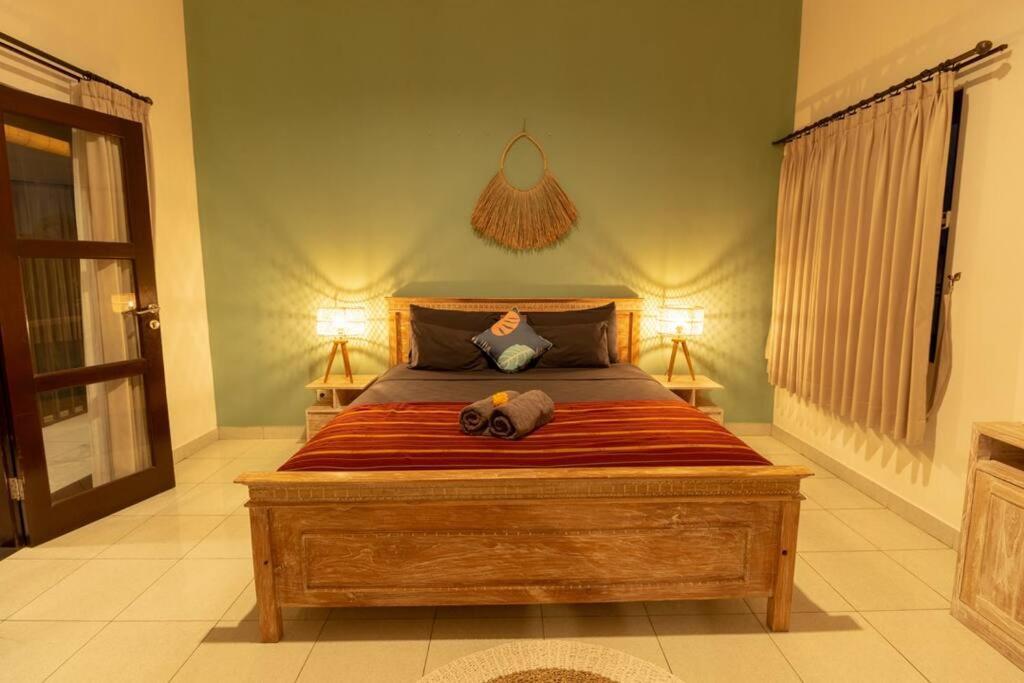 Villa Lush Tropical Haven - 10 Minute Walk To Seminyak (Bali)