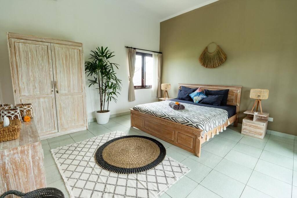 Villa Lush Tropical Haven - 10 Minute Walk To Seminyak (Bali)