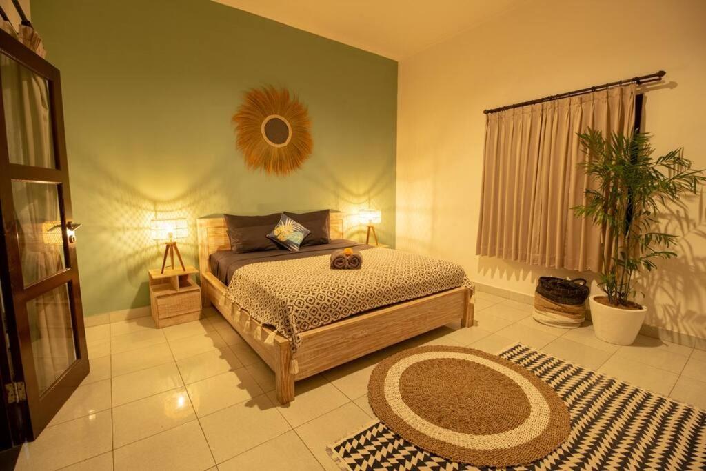 Villa Lush Tropical Haven - 10 Minute Walk To *